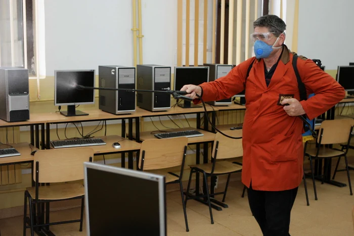 
    Școala a fost dezinfectată după aflarea veștii  