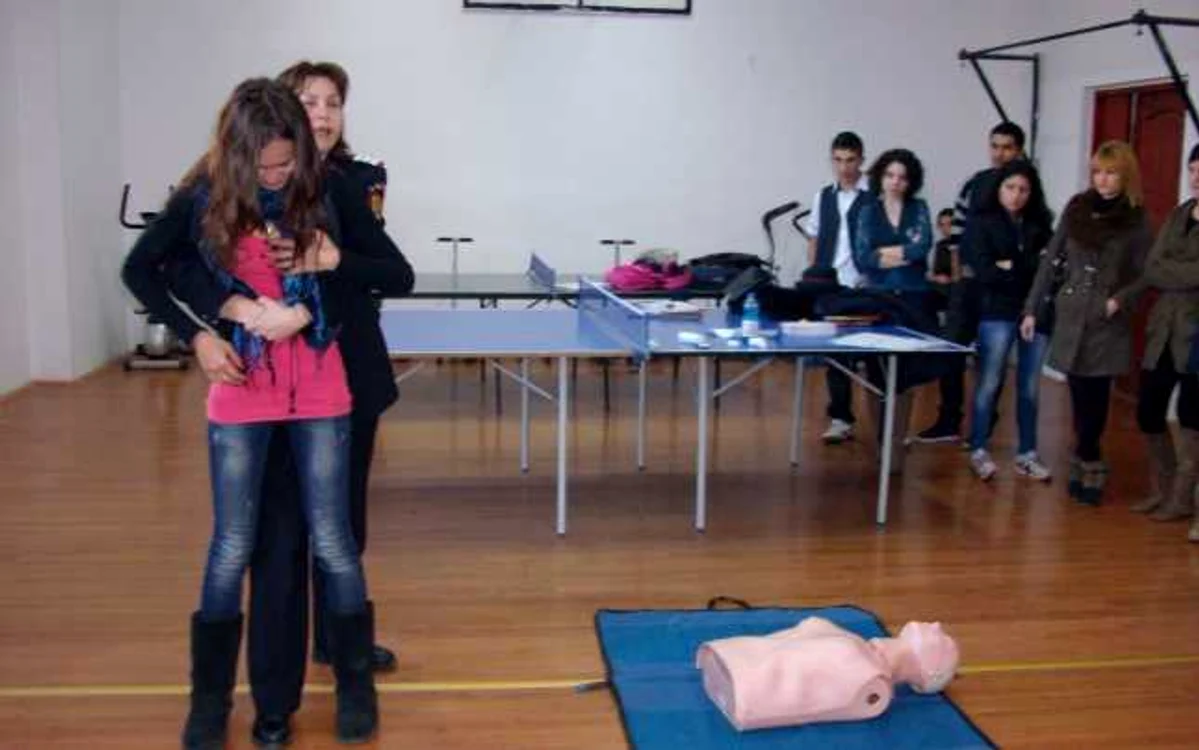 Cursul s-a desfăşurat în sala de sport a colegiului