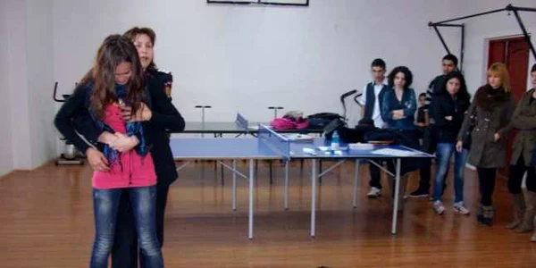 Cursul s-a desfăşurat în sala de sport a colegiului