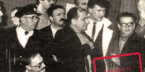 Ion Iliescu (centru, cu mâna la piept), pe valul Revoluţiei   