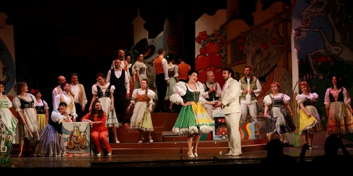 Imagine din spectacolul La calul bălan FOTO TNOO Nae Leonard