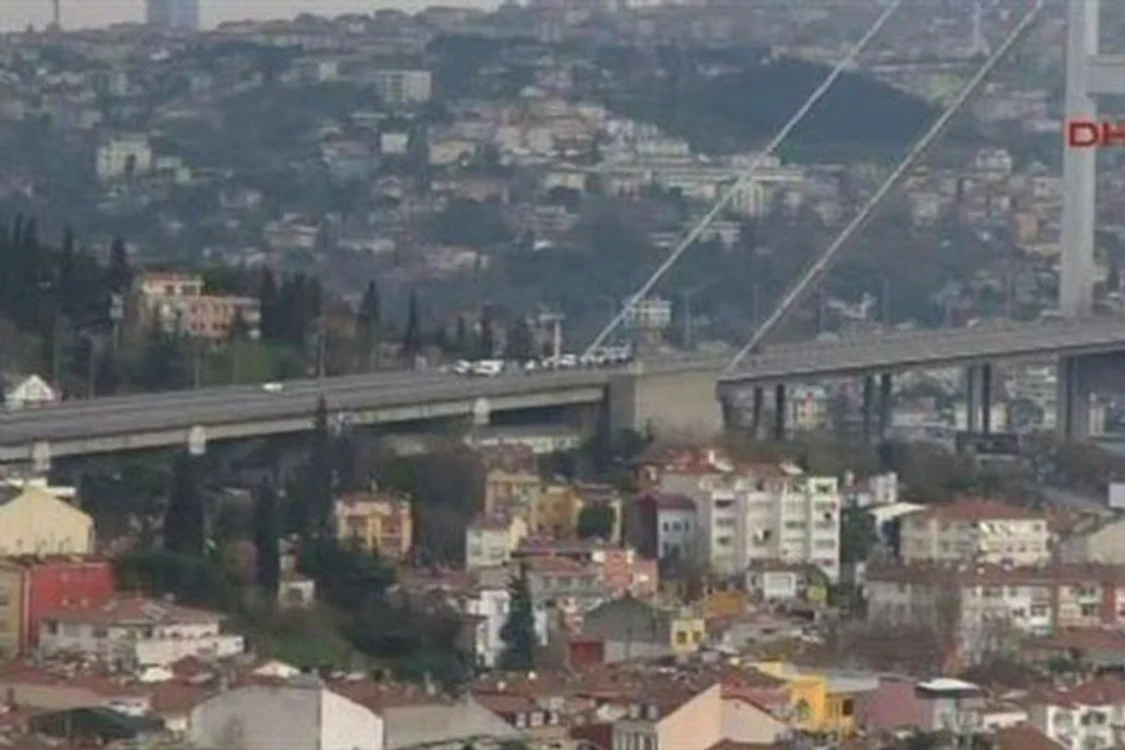 
    Circulația pe Podul Bosfor din Istanbul a fost închisă de autoritățifoto: gandul.info  