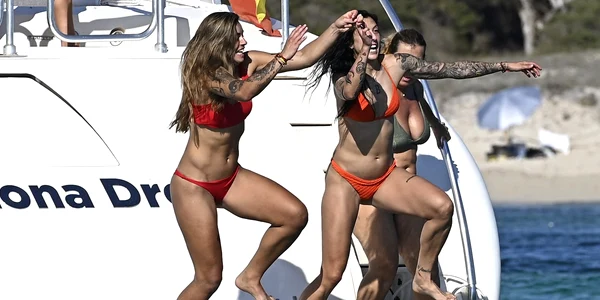 Jucătoarele echipei naționale de fotbal feminin a Spaniei se distrează în Ibiza. FOTO Profimedia