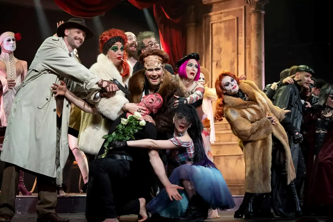 Opera de Trei Parale la Teatrul Excelsior FOTO Andrei Gîndac