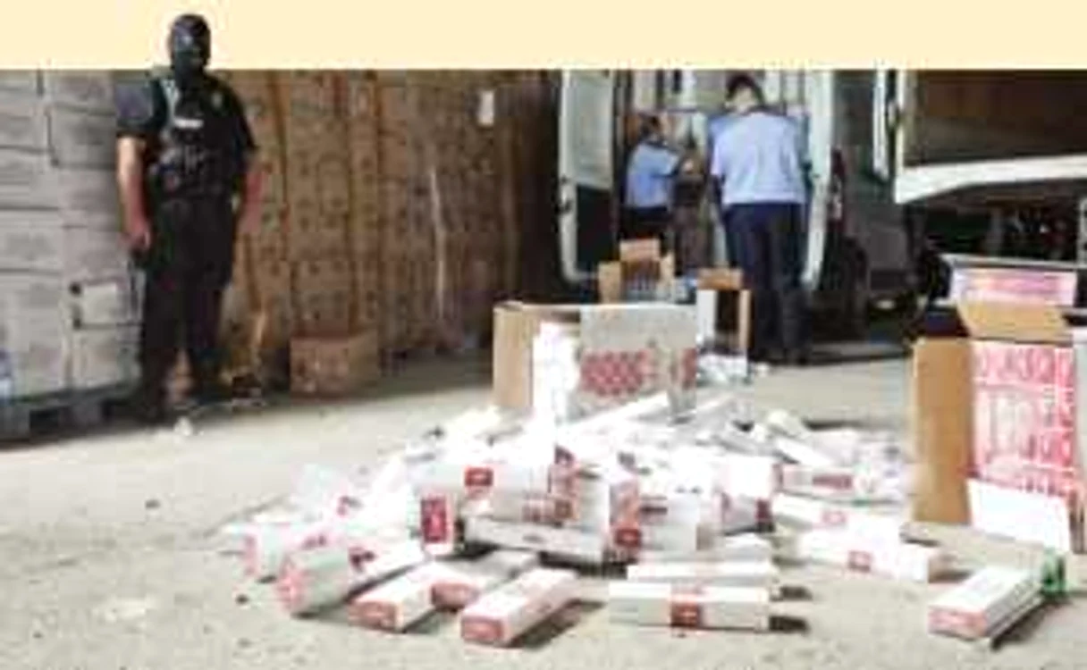 Cantităţi importante de ţigări de contrabandă ajung în continuare în România 