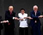 Donald Trump - strangere de mana la summitul ASEAN de la Manila FOTO AFP