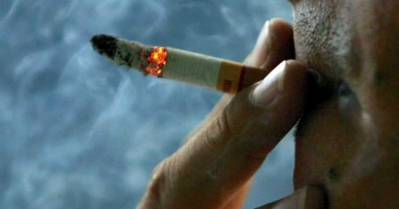 Fumul de ţigară conţine una dintre noile substanţe inluse pe lista agenţilor cancerigeni Foto Arhiva Adevărul