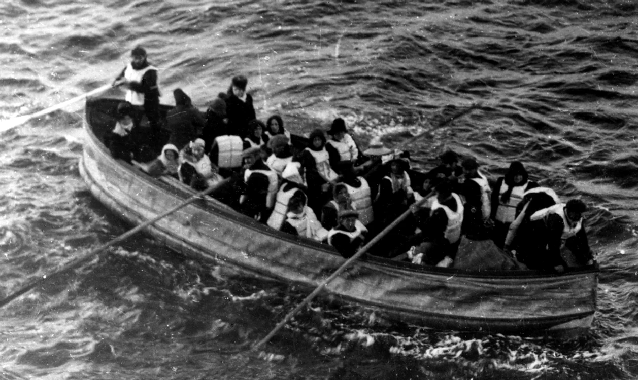 Titanic barca de salvare jpg jpeg