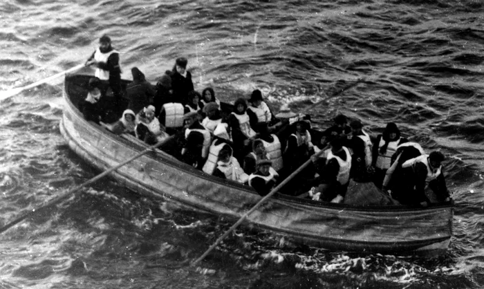 Titanic barca de salvare jpg jpeg