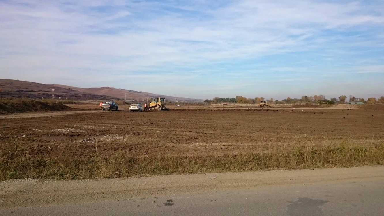 Primele utilaje şi-au făcut apariţia în zona unde va fi construit nodul rutier