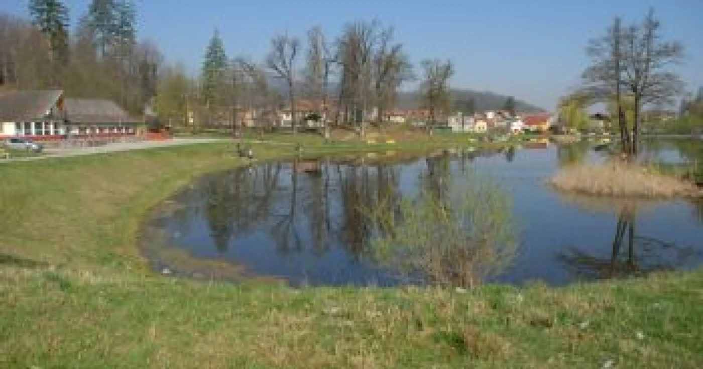 Braşov: Lacul Noua şi zona „La Iepure" se înfrumuseţează