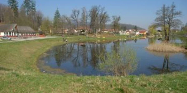 Braşov: Lacul Noua şi zona „La Iepure" se înfrumuseţează
