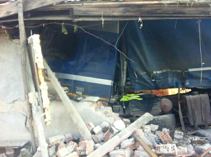 Din fericire, proprietarii imobilului nu erau acasă (foto: turnulsfatului.ro)