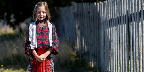 port popular in tinutul padurenilor foto marius turc