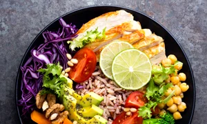 farfurie pranz masa echilibrata dieta shutterstock 1033079719 jpg