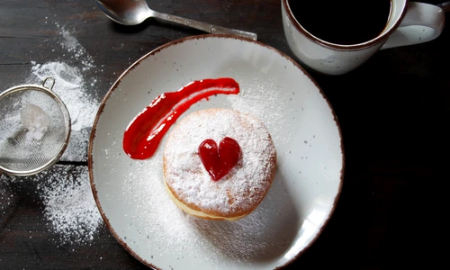 Cele mai pufoase gogosi cu dulceata de zmeura  Sursa foto shutterstock 1650344812 jpg