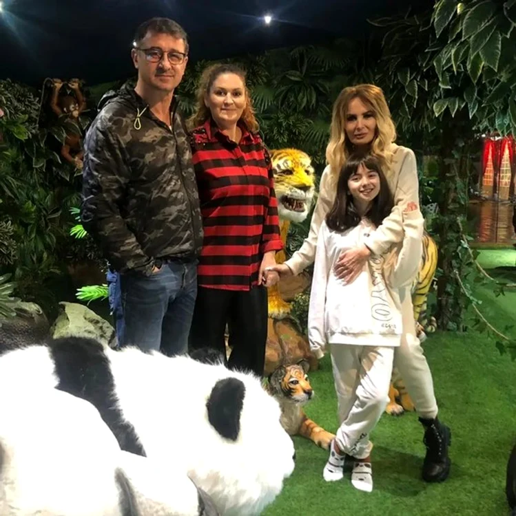 
    Maria a fost alături de părinții ei la petrecerea copiiilor, organizată de Oana RomanFoto: Instagram  