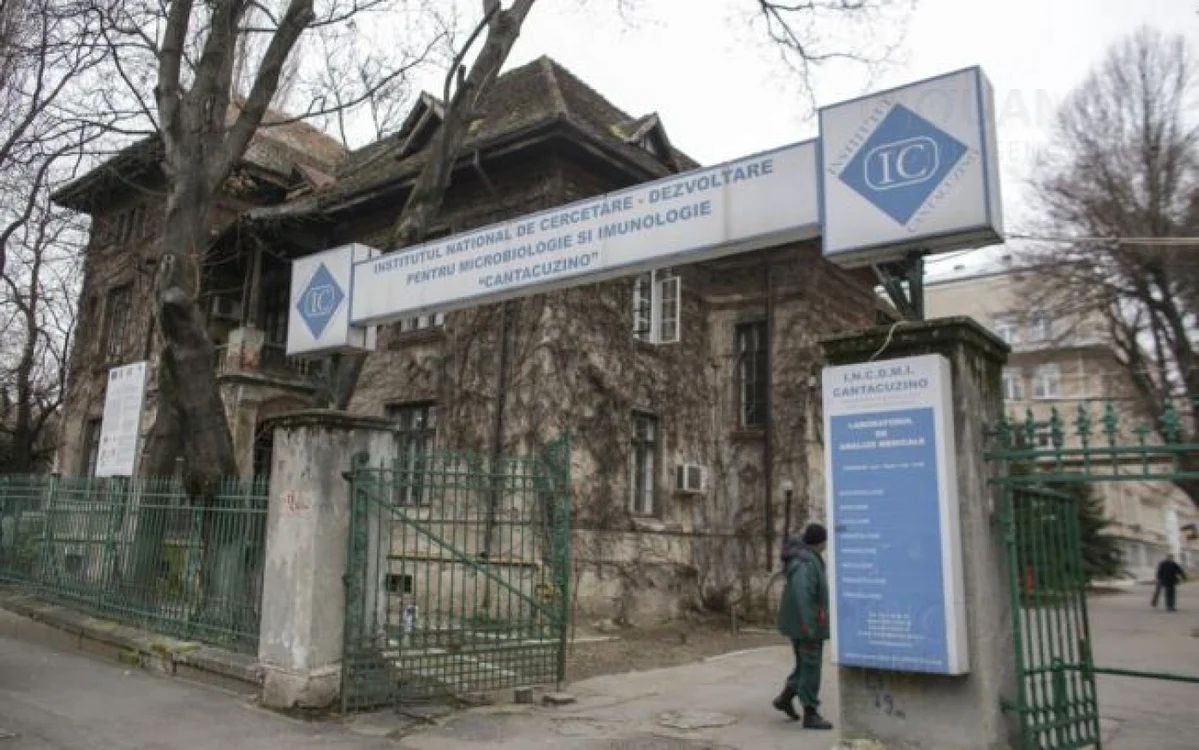 Preşedintele Klaus Iohannis a decorat Institutul Naţional de Cercetare-Dezvoltare Medico-Militară „Cantacuzino”, cu Ordinul „Meritul Sanitar” în grad de Mare Ofiţer, Foto: Arhivă