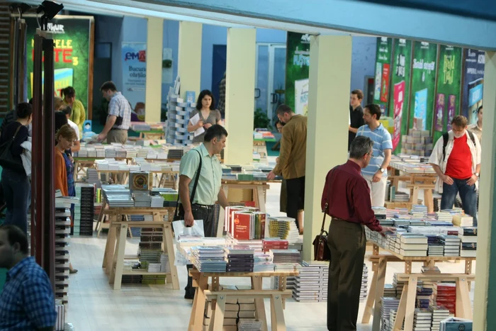 Salonul Bookfest este deschis până duminică, între orele 10.00 - 20.00. Intrarea este liberă FOTO Marian Iliescu