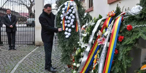 Coroane la Săvârşin