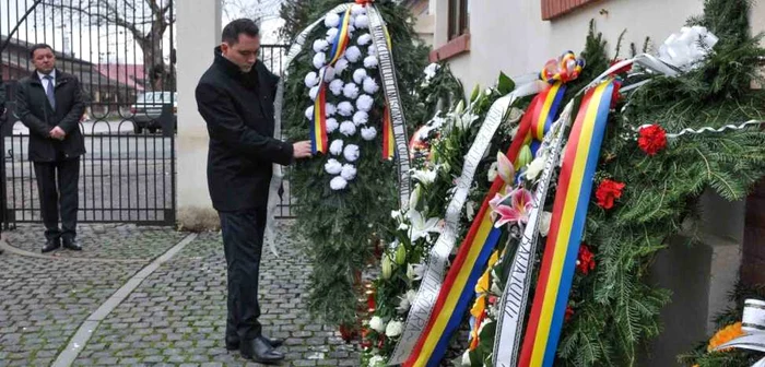 Depuneri de coroane la Castelul Regal de la Săvârşin FOTO C.Duma