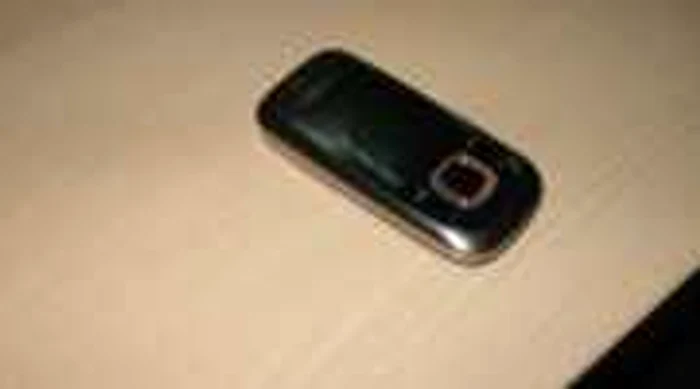 Telefonul mobil se afla la încărcat pe holul spitalului