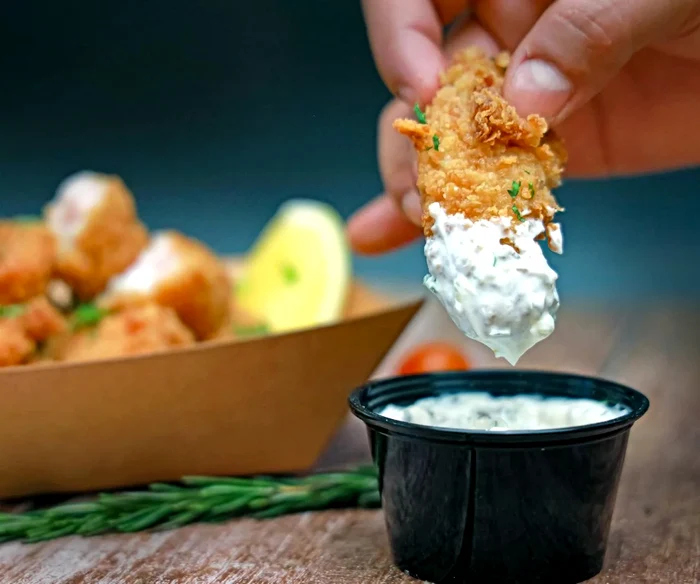 Acest sos tartar de casă este de 100 de ori mai bun decât cel cumpărat din magazin