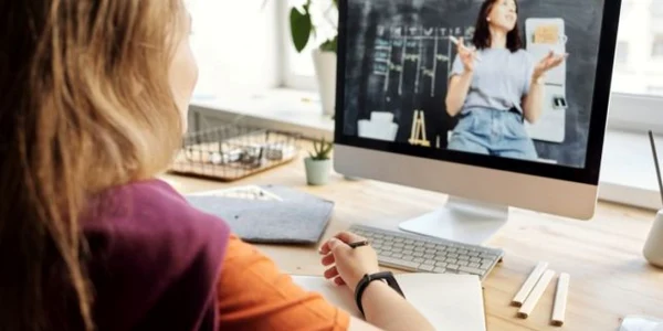 Mulţi elevi care fac şcoala online nu au semnal de internet în judeţul Braşov FOTO adevărul