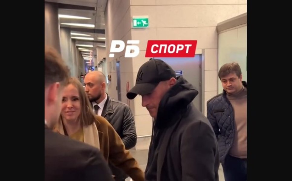 Deși Europa boicotează Rusia, italianul Francesco Totti s-a dus acasă la Vladimir Putin. N-a venit la Moscova cu mâna goală