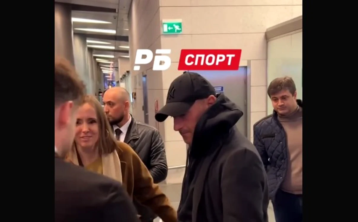 Francesco Totti, simbolul Romei, la sosirea pe aeroportul din Moscova FOTO Captură