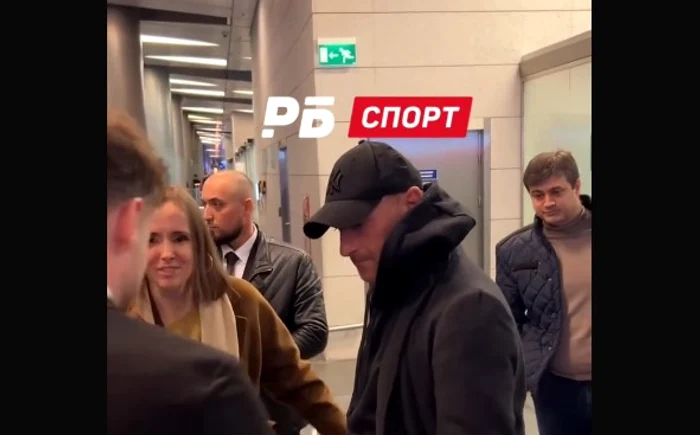 Francesco Totti, simbolul Romei, la sosirea pe aeroportul din Moscova   FOTO Captură
