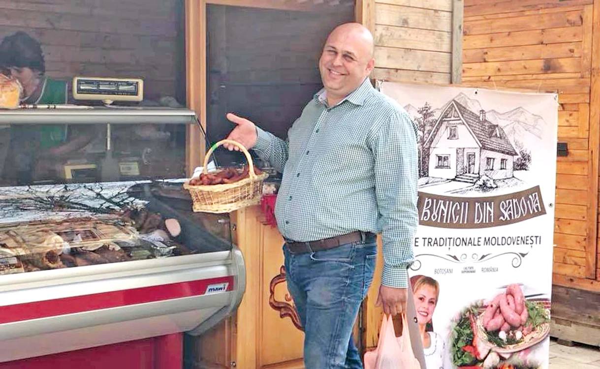 Cristian Achiţei îşi vinde marfa pe la târgurile din ţară