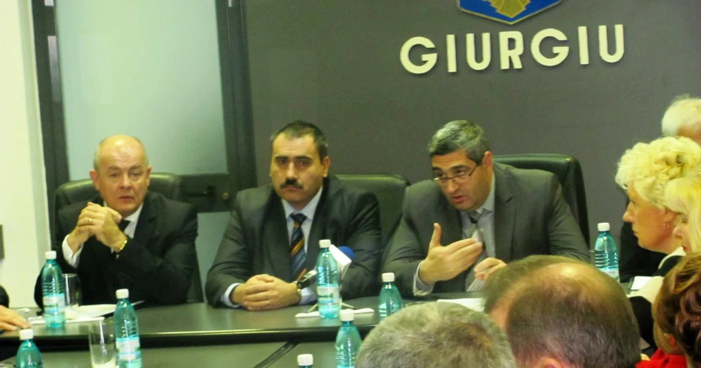 Secretarul general al MDRT, Gheorghe Năstăsia (primul din dreapta) a venit la Giurgiu pentru lansarea PNDI