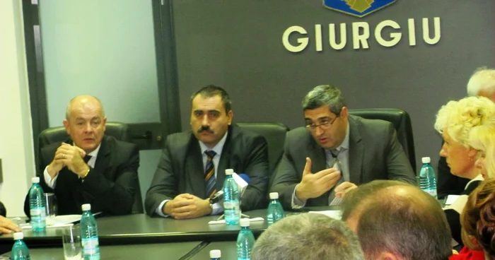 Secretarul general al MDRT, Gheorghe Năstăsia (primul din dreapta) a venit la Giurgiu pentru lansarea PNDI