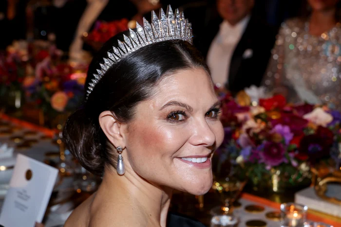 Regele Carl al XVI lea Gustaf, Prințul Daniel, Regina Silvia și Prințesa Victoria a Suediei la ceremonia de decernare a Premiilor Nobel 2025, GettyImages (3) jfif