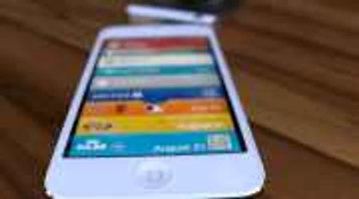 Noul iPhone va avea un "fund" nou, cu conector mai mic şi mufa de căşti FOTO: gottabemobile.com
