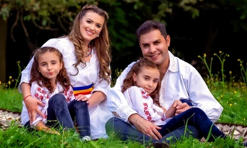 LAVINIA GOSTE  FAMILIE, SOT SI FETE JPG