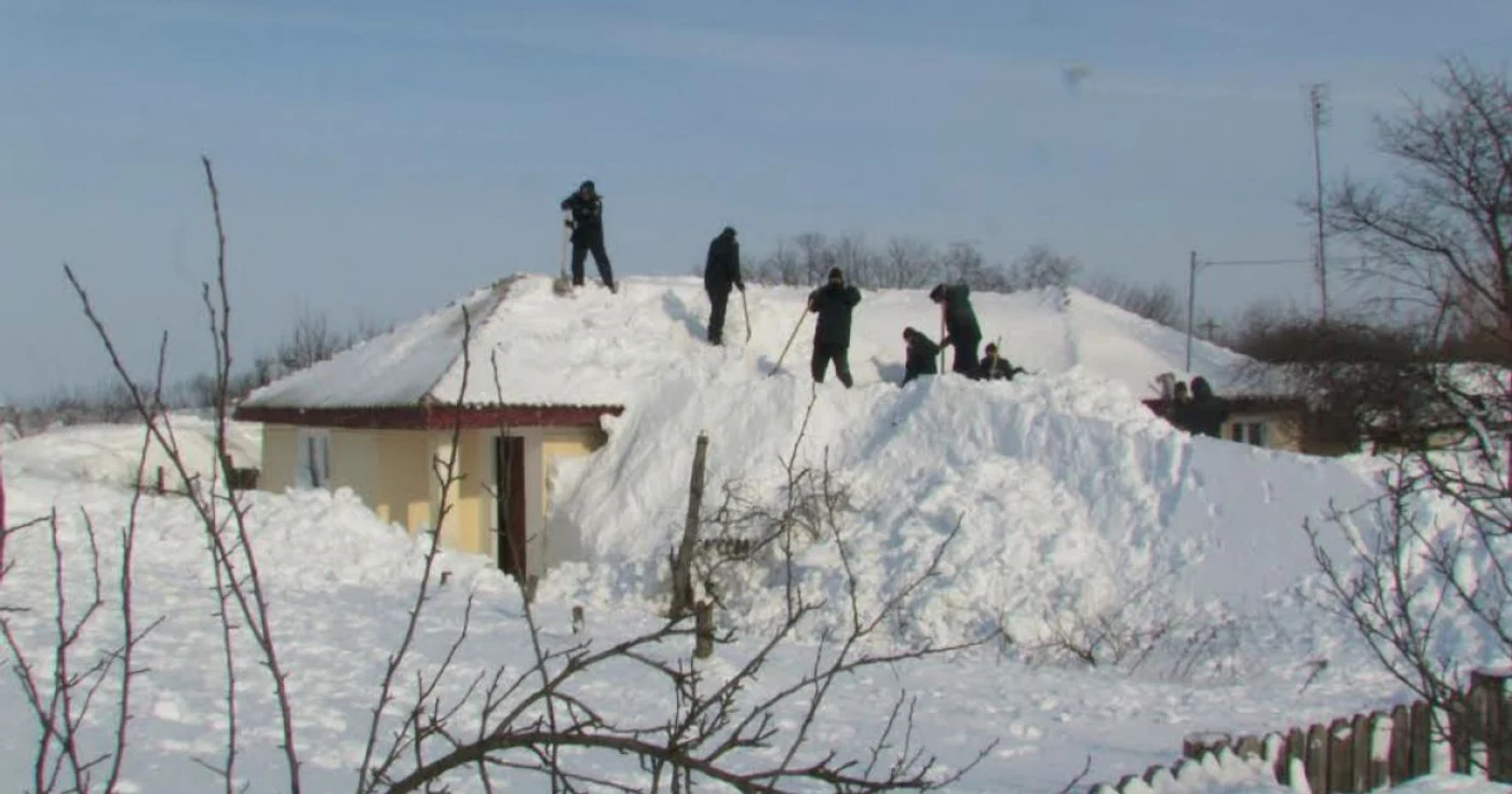 La deszăpeziri au fost mobilizaţi jandarmi, militari şi pompieri
