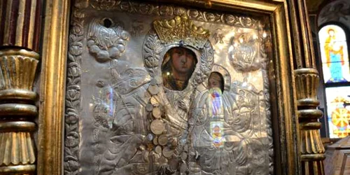 maica domnului cu trei maini ploiesti foto alex policala