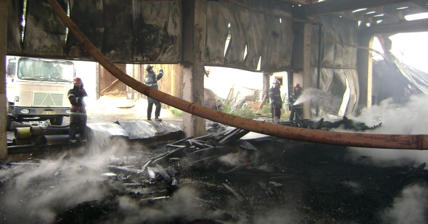 Incendiul a fost lichidat după şapte ore