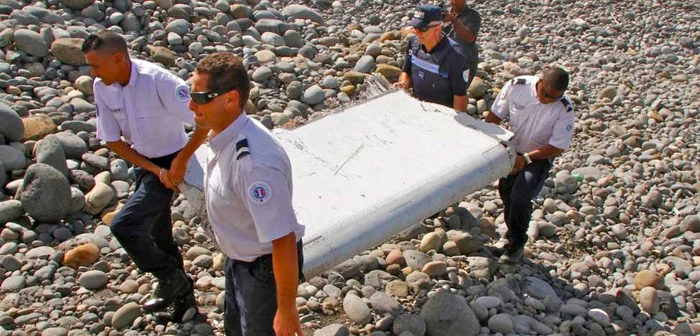 Resturi din avionul dispărut în mod misterios. Foto Mediafax