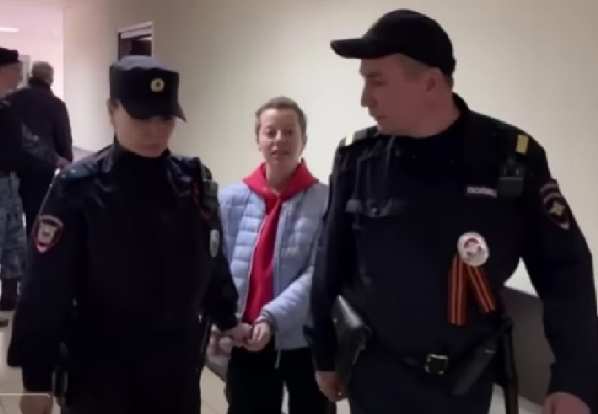 Cazul Berkovici: sub Putin, societatea rusă revine la „Domostroi”, un ghid de „educație” care încuraja lovirea femeilor și a copiilor