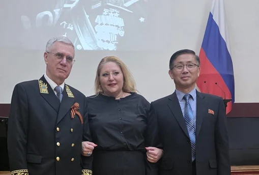 Diana Șoșoacă, ambasadorul Federației Ruse și ambasadorul Coreei de Nord FOTO sosro.ro
