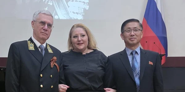 Diana Șoșoacă, ambasadorul Federației Ruse, Vladimir Lipaev și ambasadorul Coreei de Nord, Ri Sang Rim FOTO sosro.ro