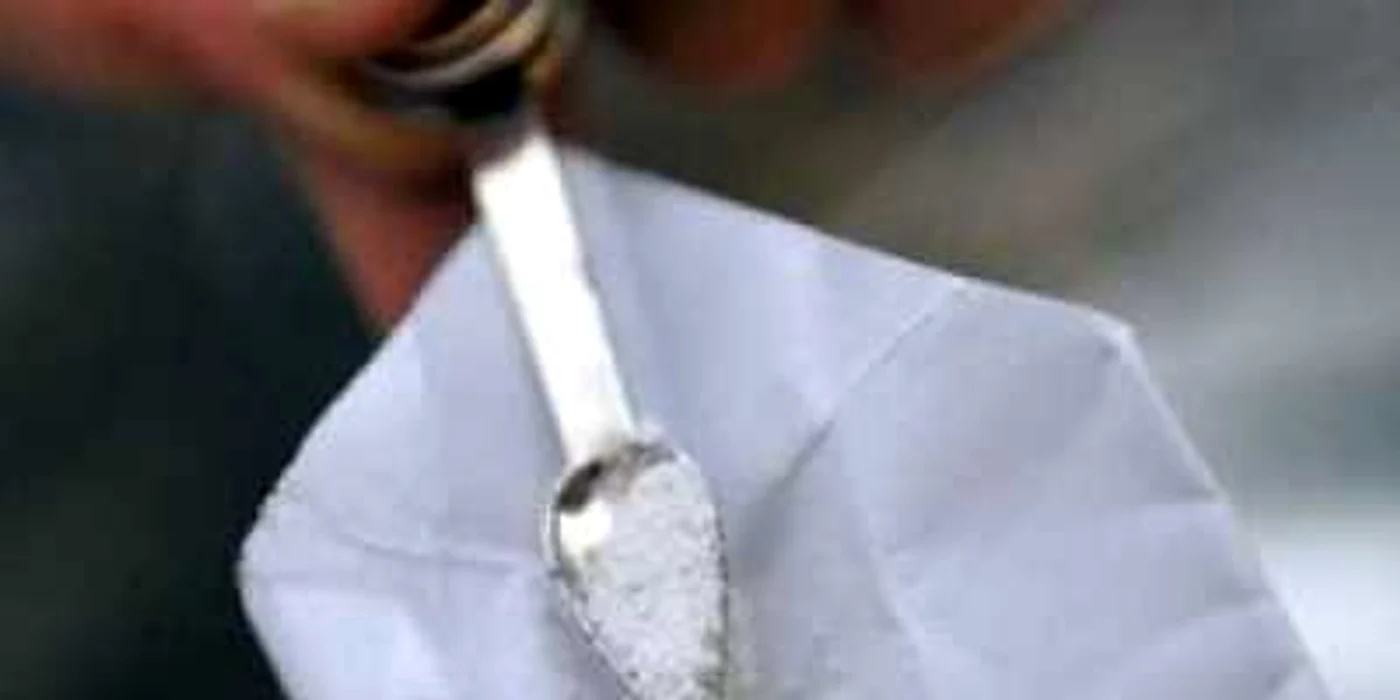 Poliţia americană a arestat un bărbat care mânca ţărână şi mârâia ca un câine