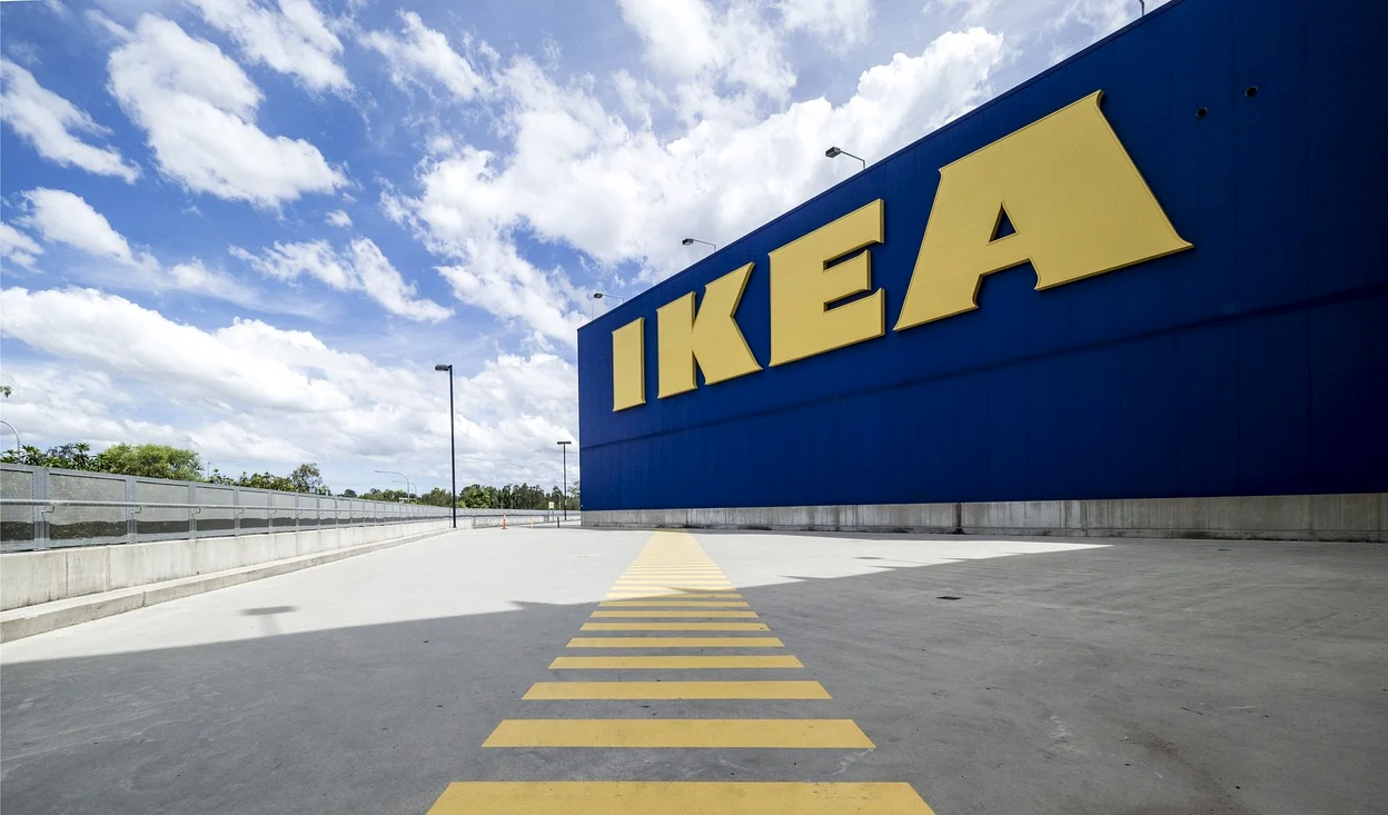 Ikea închide temporar magazinele și vinde doar online