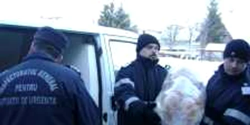 Pompierii au încărcat ajutoarele adunate