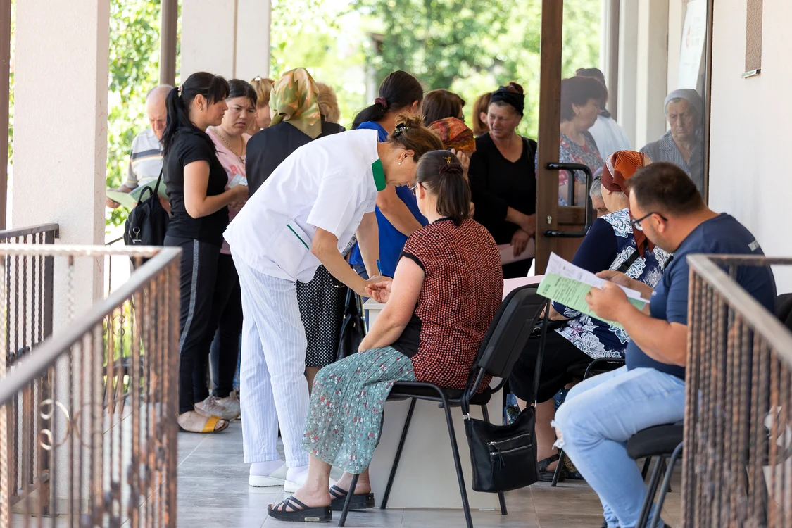 Oamenii au venit în număr mare să fie consultați FOTO: As. Pacienților Cronici din România (APCR)