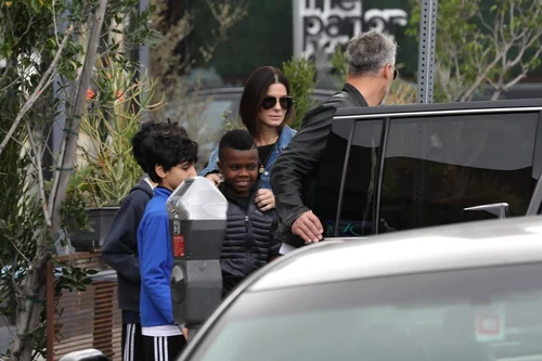 1 sandra bullock si copiii adoptati 4 jpg jpeg