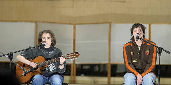 Ada Milea şi Bobo de la Fără Zahăr au concertat pentru liceeni